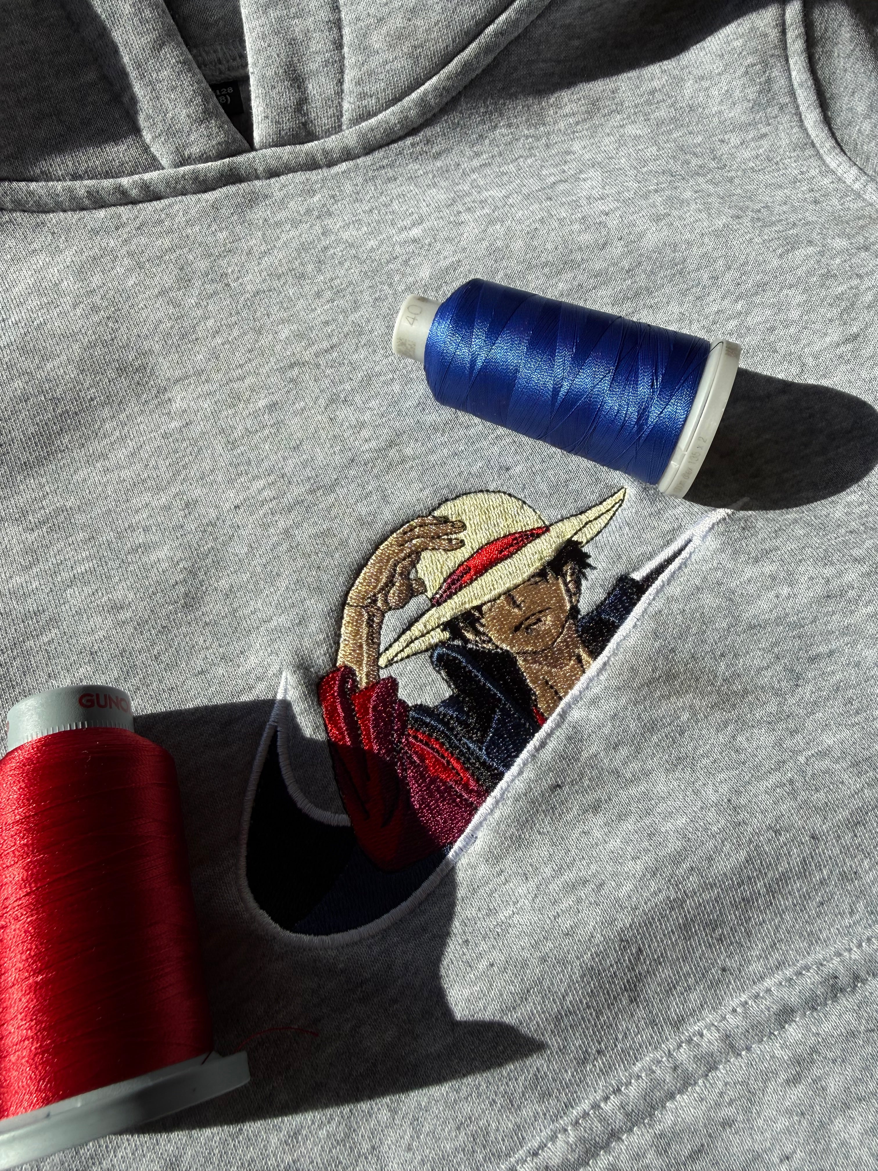 Luffy Vs Empereurs Nike Custom 28 | One Piece | Hoodie Brodé