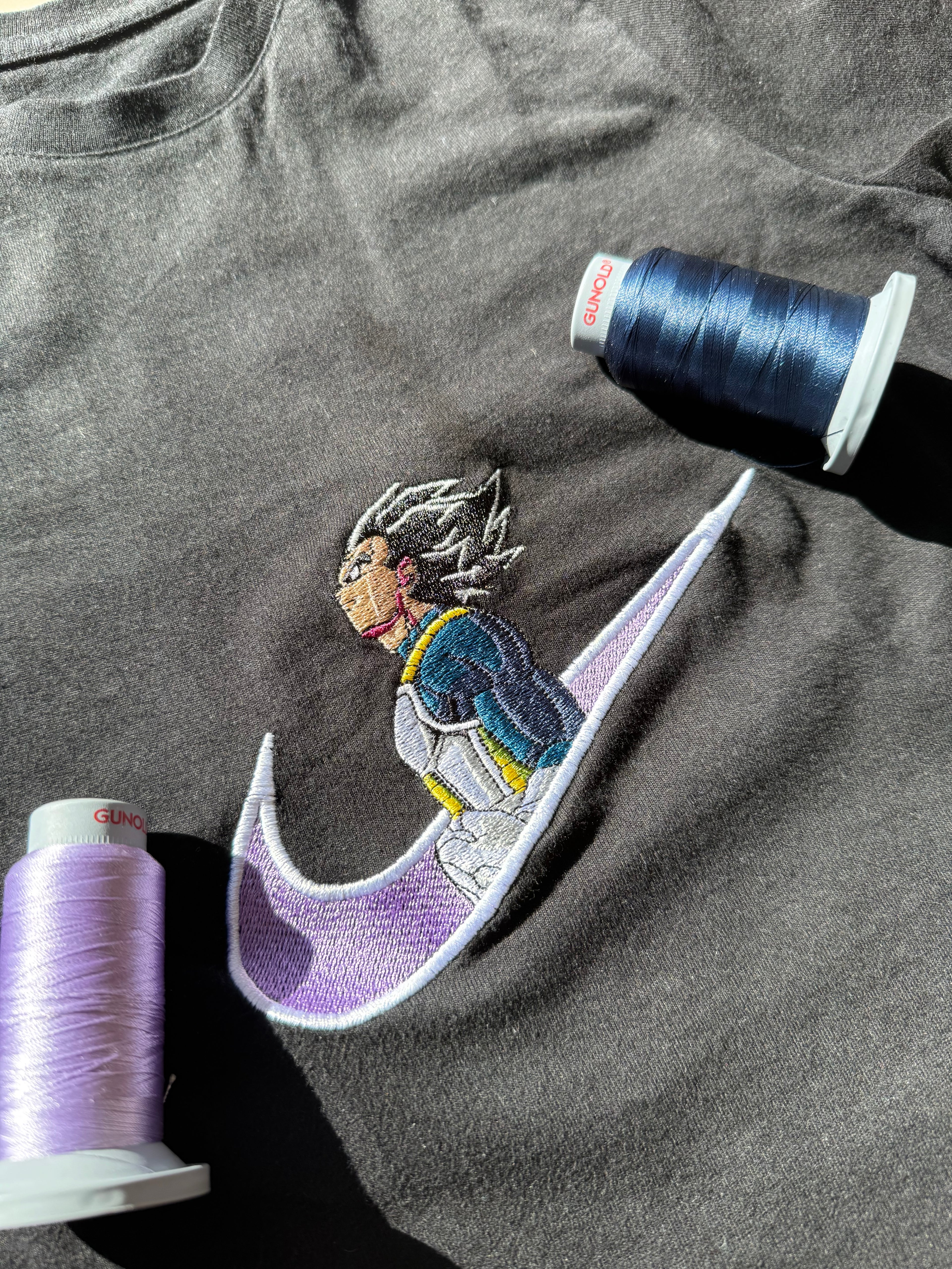 Vegeta Nike Rain Custom 27 | Dragon Ball | T-shirt Brodé
