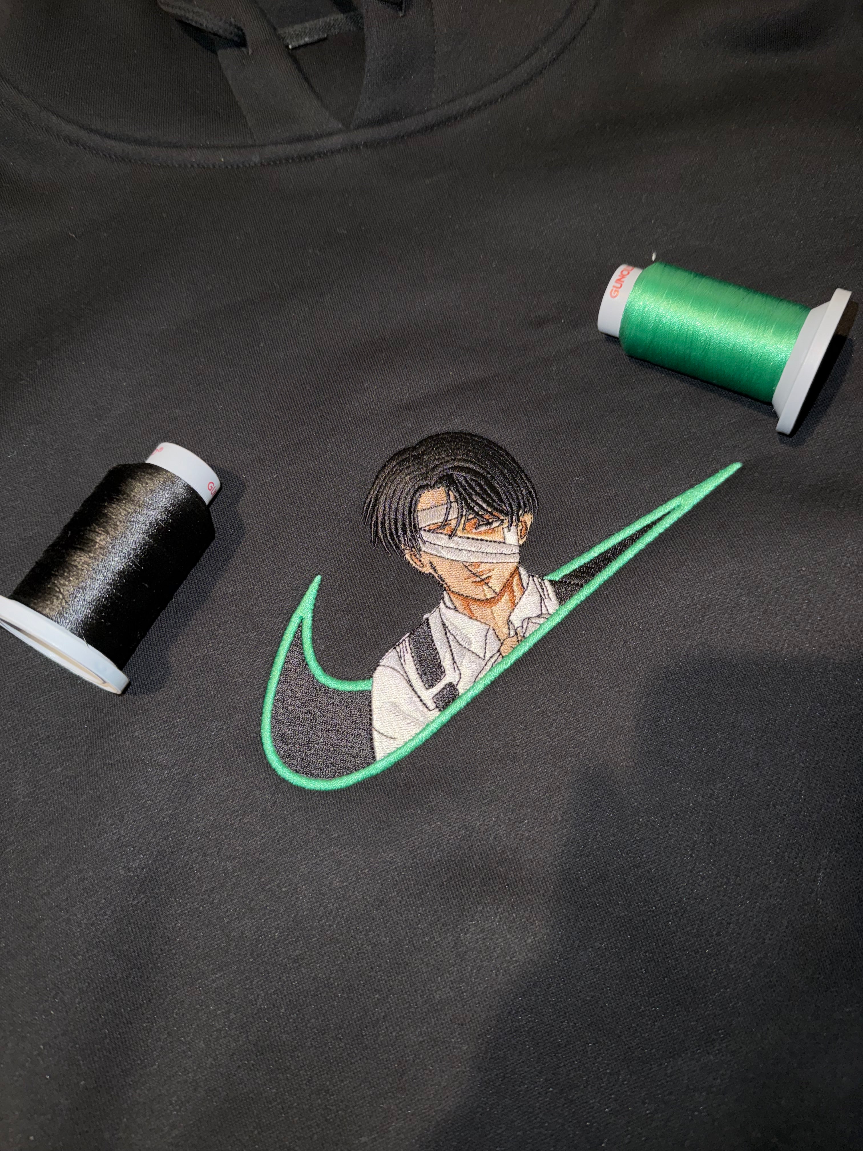 Livaï Ackerman Nike Custom 13 | L'Attaque des Titans | Hoodie Brodé