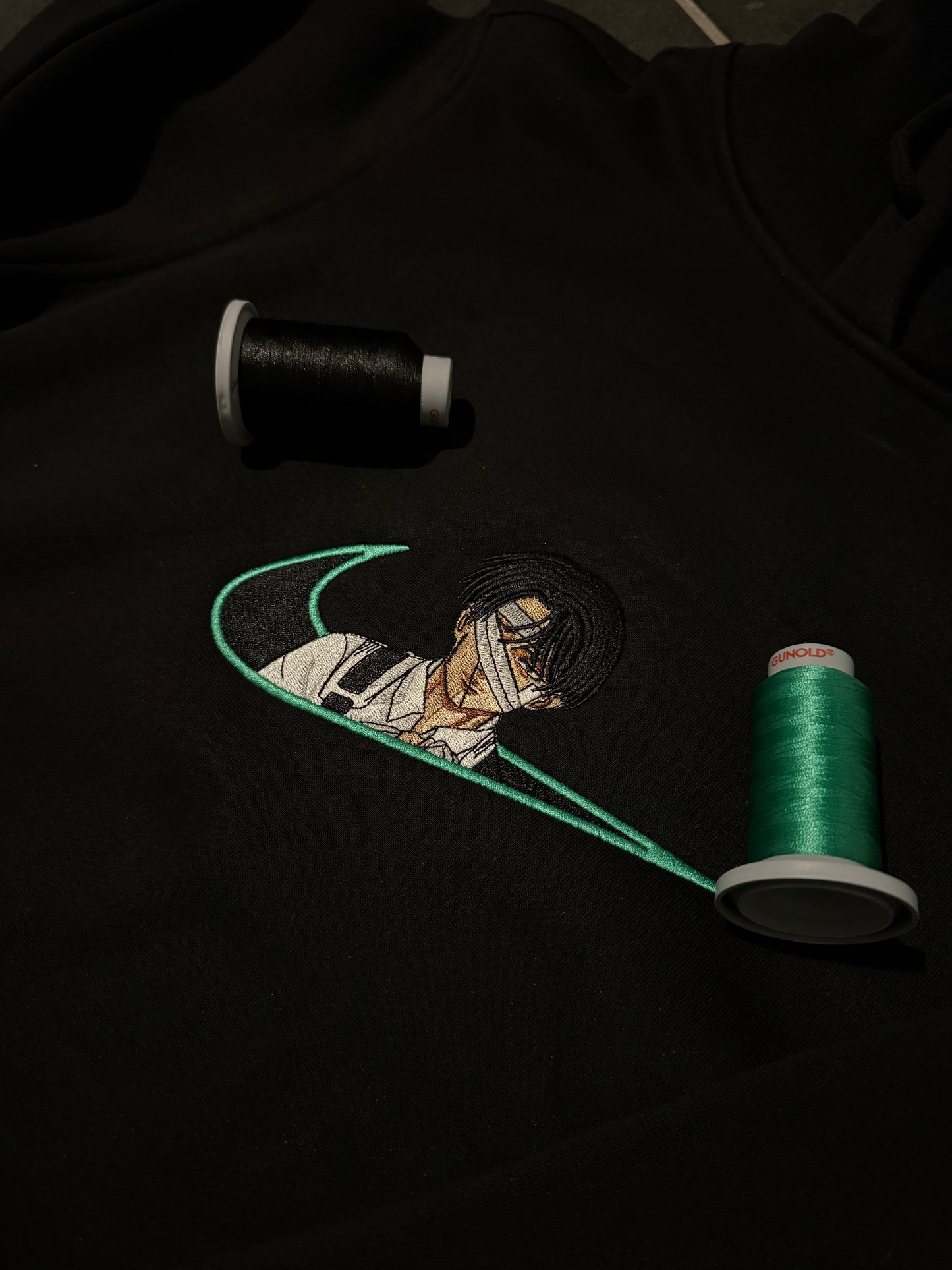 Livaï Ackerman Nike Custom | L'Attaque des Titans | Hoodie Brodé