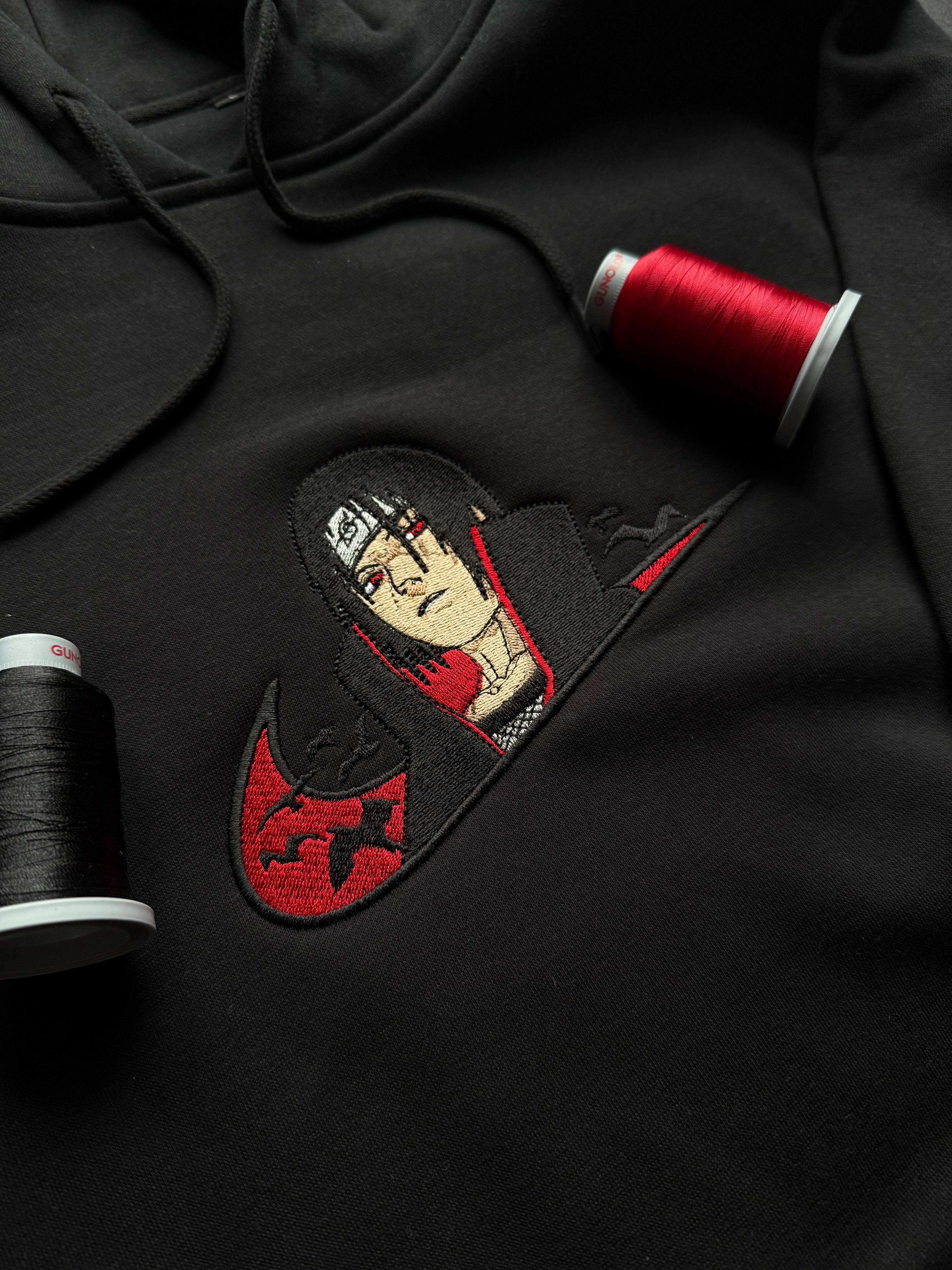 Itachi Nike Custom 11 | Naruto | Hoodie Brodé