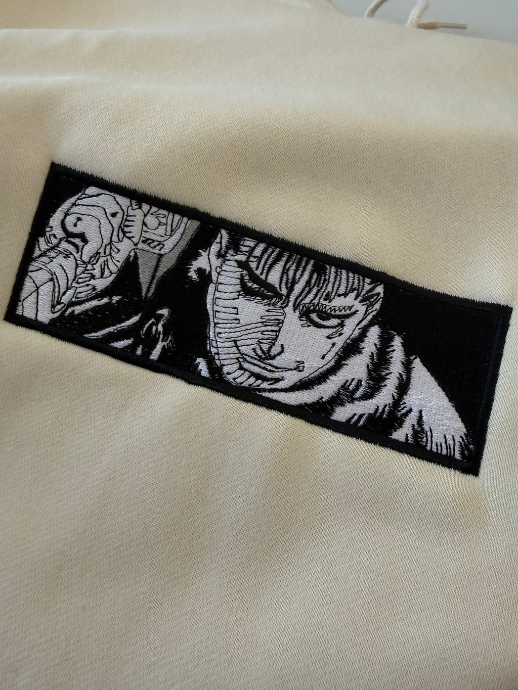 Guts Custom 7 | Berserk | Hoodie Brodé (Avec défaut TAILLE L)