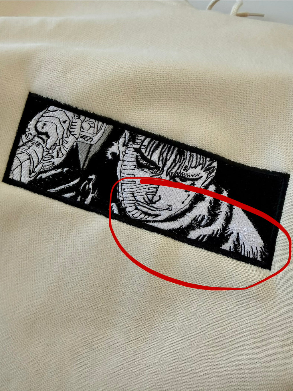 Guts Custom 7 | Berserk | Hoodie Brodé (Avec défaut TAILLE L)