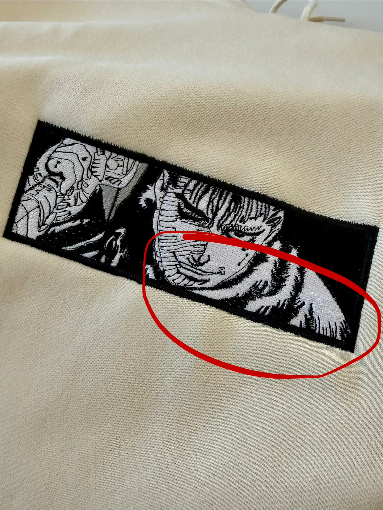 Guts Custom 7 | Berserk | Hoodie Brodé (Avec défaut TAILLE L)